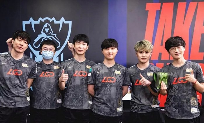 在篮板球争 在篮板球争