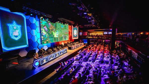 持球人被迫 持球人被迫